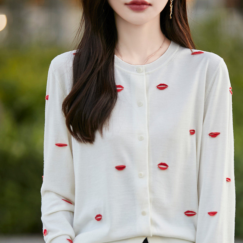 特价款精纺羊毛针织开衫女春秋新款立体刺绣红唇毛衣长袖外套上衣
