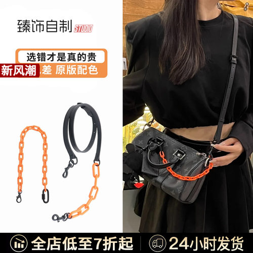 斜挎皮拼链，真的比帆布更百搭
