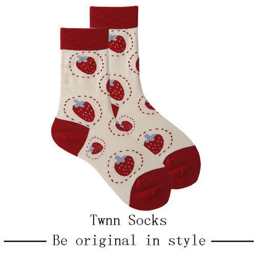 网红twnnsocks草莓甜美风中筒袜