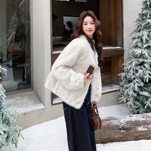 小香风千金感白色羊羔毛外套女冬季保暖皮草短款毛绒皮毛一体棉服