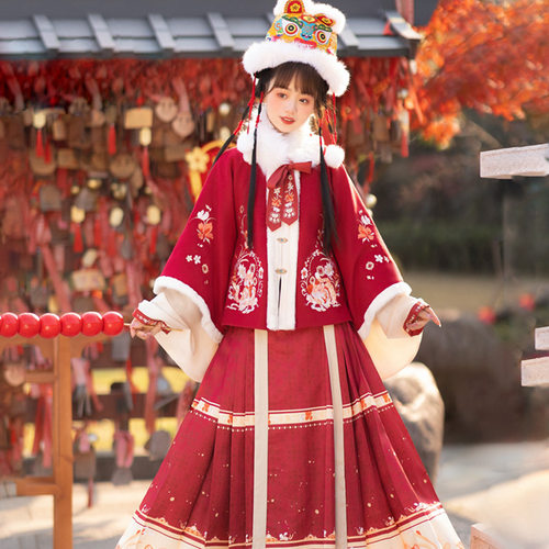 明制方领半袖交领短袄马面裙绣花