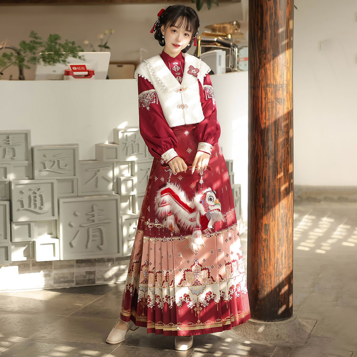 清仓原创祥瑞汉服女中国风改良汉元素衬衣马甲马面裙套装