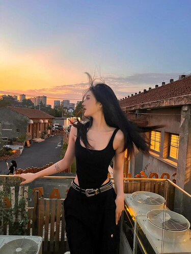 性感露背高叉露腰吊带小背心女