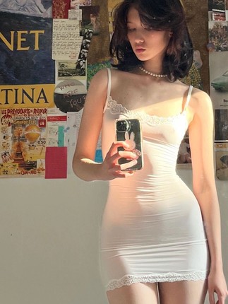 纯欲性感蕾丝拼接吊带背心连衣裙女秋冬收腰显瘦内搭打底包臀短裙