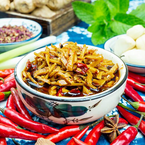 小米辣姜丝云南白族下饭菜手工酱料开胃非咸菜榨菜拌面拌饭包