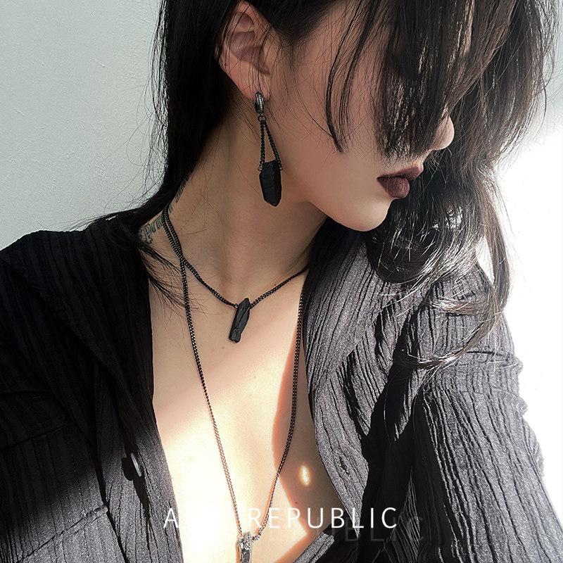 原创设计暗黑朋克哥特高级感天然不规则原石流苏耳环男女耳饰矿石