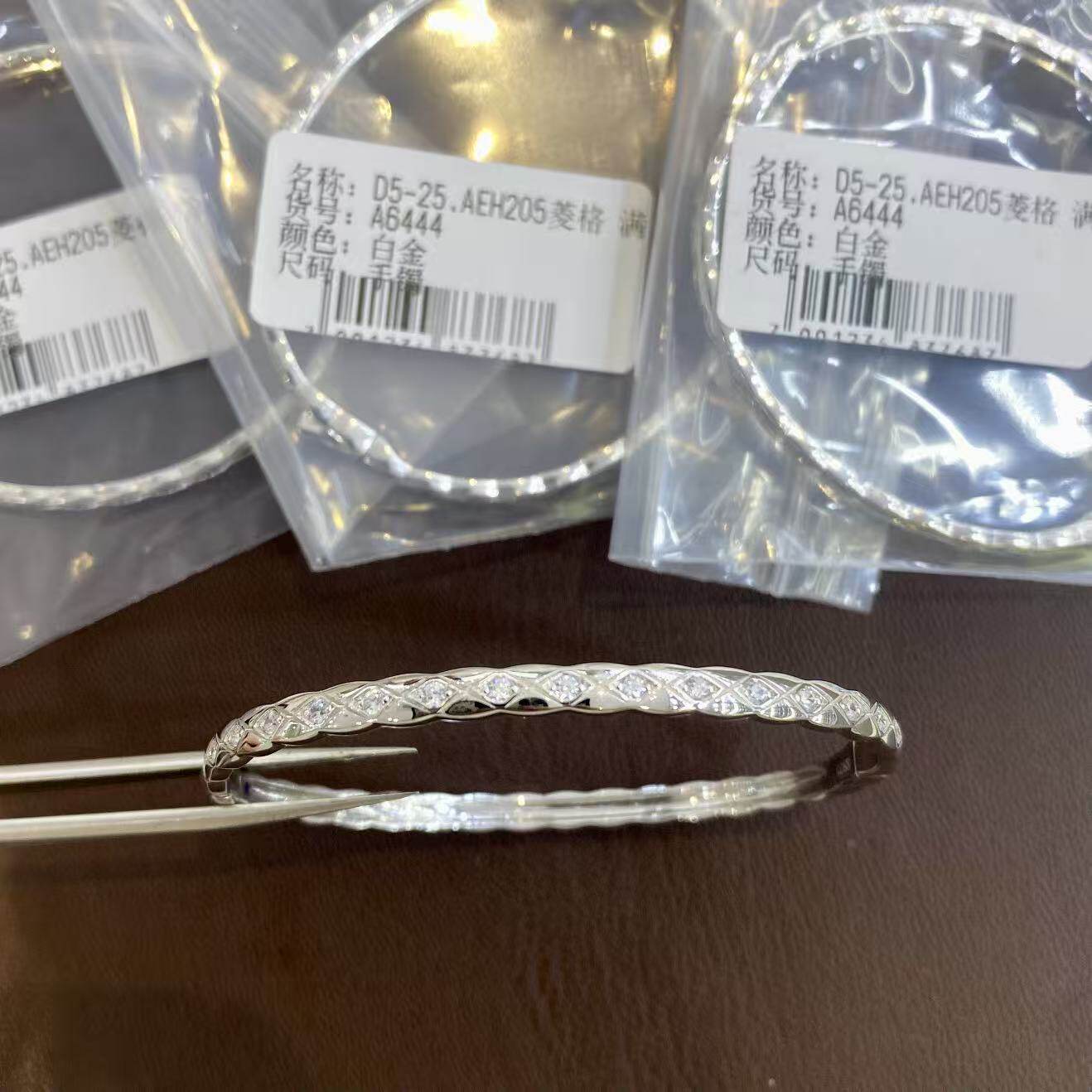 设计师通体S925纯银镀铑金菱格纹半面镶嵌手镯小众高级时尚手镯