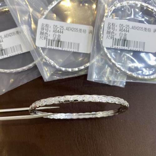 设计师通体S925纯银镀铑金菱格纹半面镶嵌手镯小众高级时尚手镯