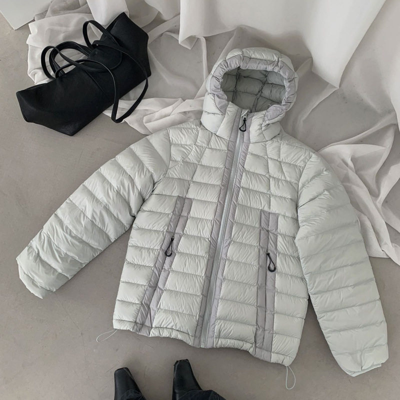 冬季新款轻盈羽绒服女短款连帽韩版大码休闲运动保暖外套时尚撞色