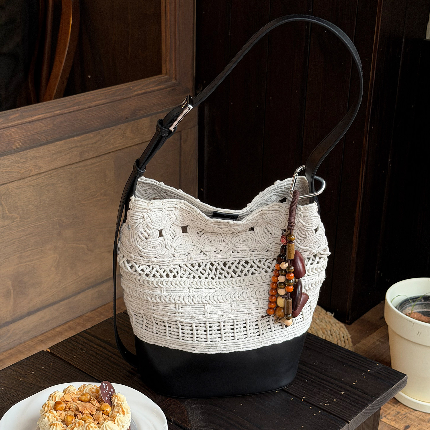 2026春夏新款手工编织镂空真皮水桶包女慵懒度假风单肩手提斜挎包