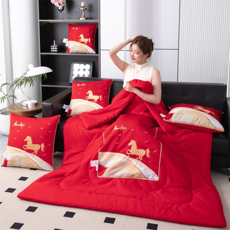 马年抱枕被子两用纯棉办公室午睡空调被车载两用靠枕垫礼品吉祥物