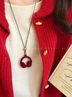 红色植绒耳机吊坠项链女秋冬新款独特设计长款毛衣链高级感配饰品