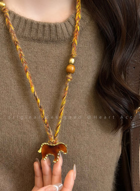 金色小马毛线编织项链女2025新款独特设计长款毛衣链百搭设计配饰