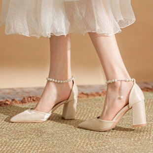 不累脚配裙子中空单鞋 品牌撤柜一字扣包头高跟鞋 女粗跟缎面伴娘鞋