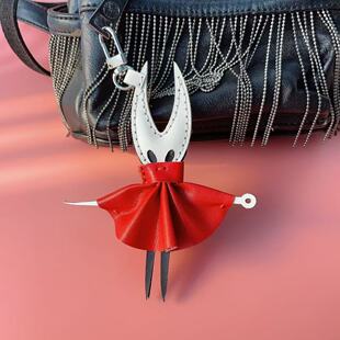 空洞骑士丝之歌大黄蜂小姐姐创意生日礼物手工娃娃手机包包挂件品