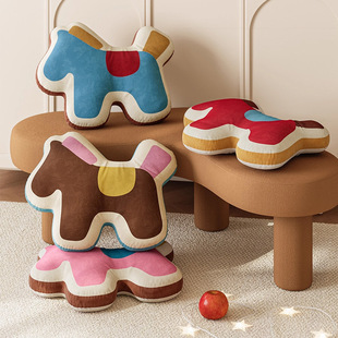 马年玩偶儿童异形抱枕靠枕沙发客厅春节装饰摆件新年车载枕靠枕垫