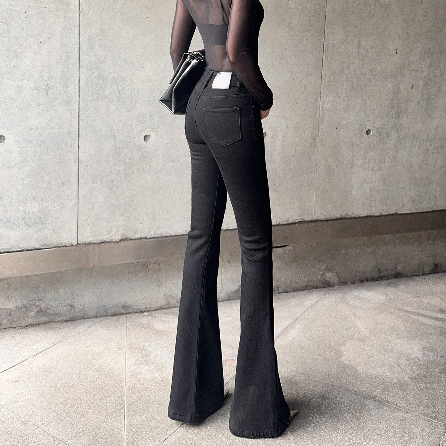 杨杨 黑色高腰双扣喇叭牛仔裤女春秋紧身显瘦显腿长弹力提臀长裤