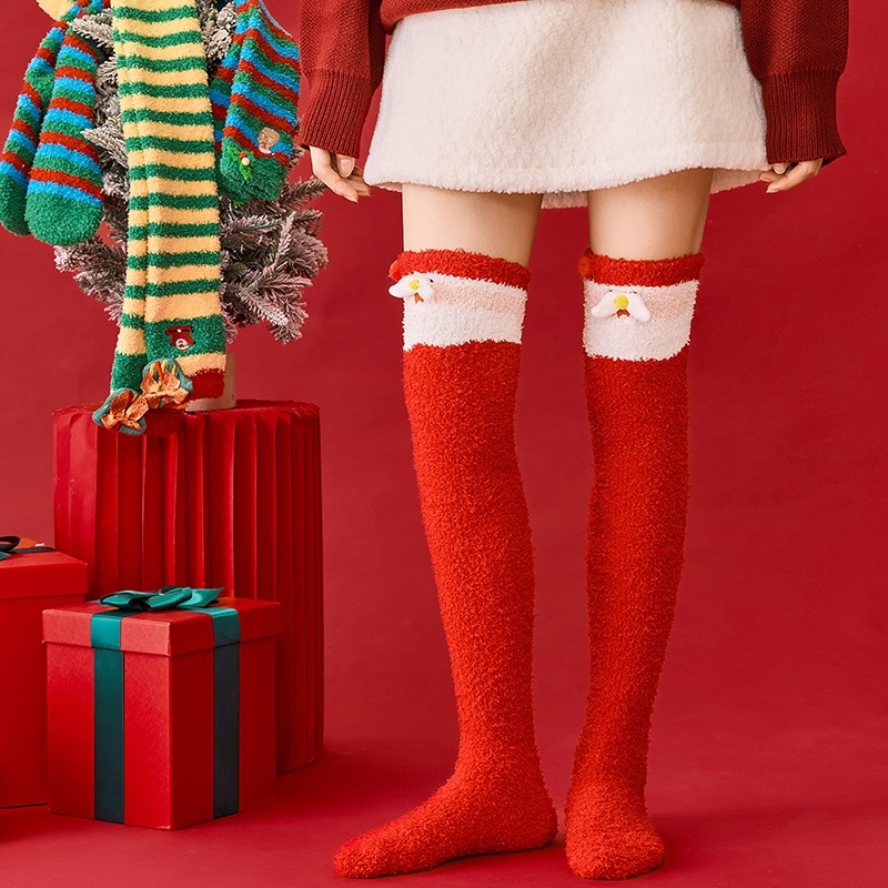 圣诞珊瑚绒长筒袜子女冬天加绒加厚保暖护腿地板袜卡通过膝睡眠袜