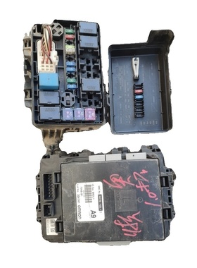 适用铃木新奥拓车身控制电脑板模块机舱室内保险丝盒36770-62L10