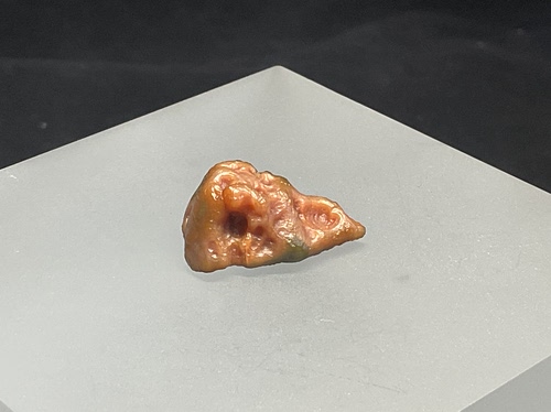 新疆黑山玛瑙完整吊坠俏色尺寸23*14*11mm - 封面