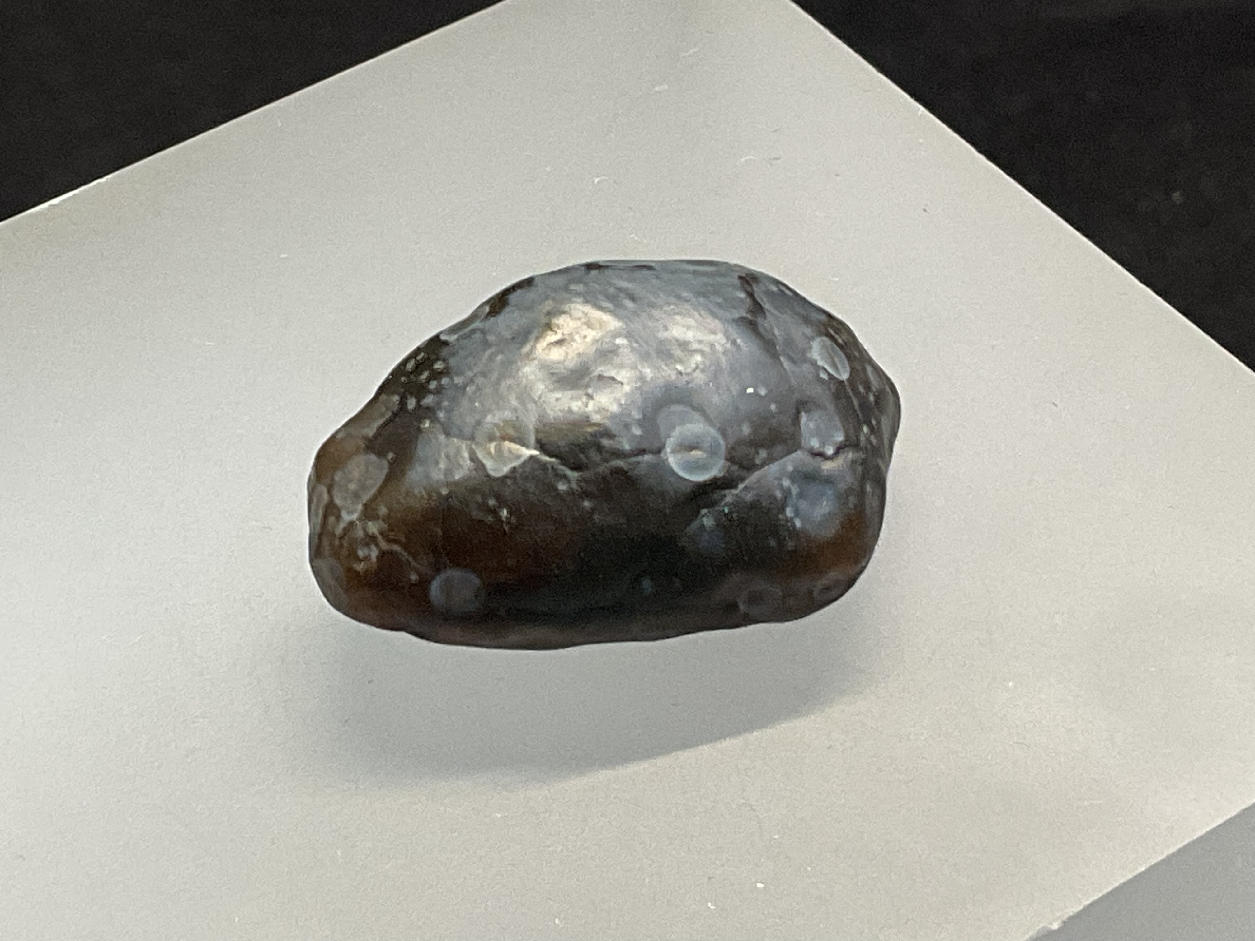 老酒红精品内花眼手把件阿拉善奇石天然原石尺寸35*21*19mm