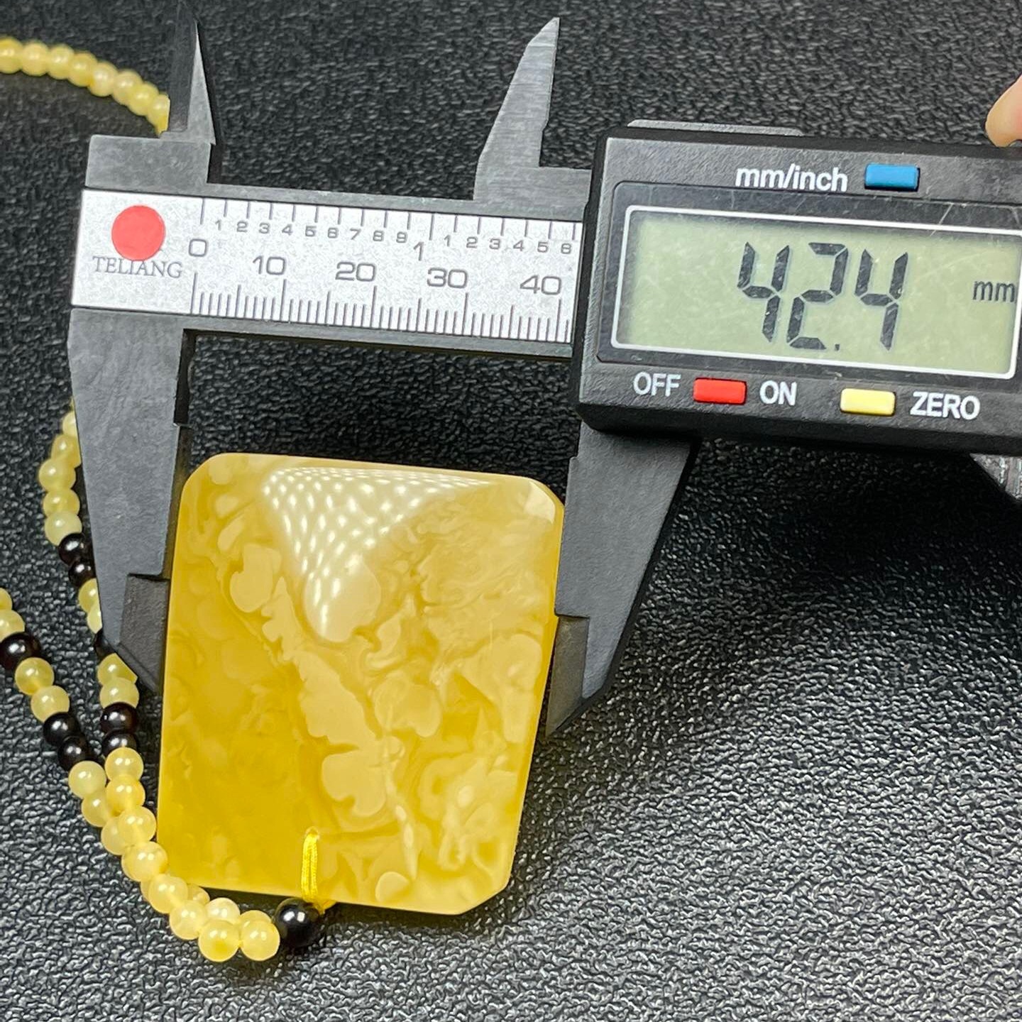 俄罗斯鸡油黄飘花蜜蜡平安无事牌17.23克4-5mm琥珀毛衣链共24.5克