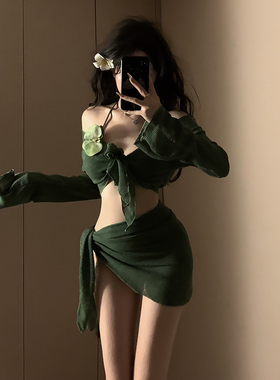 橄榄绿分体新款比基尼泳衣女纯欲风性感显白小胸显瘦长袖海岛度假
