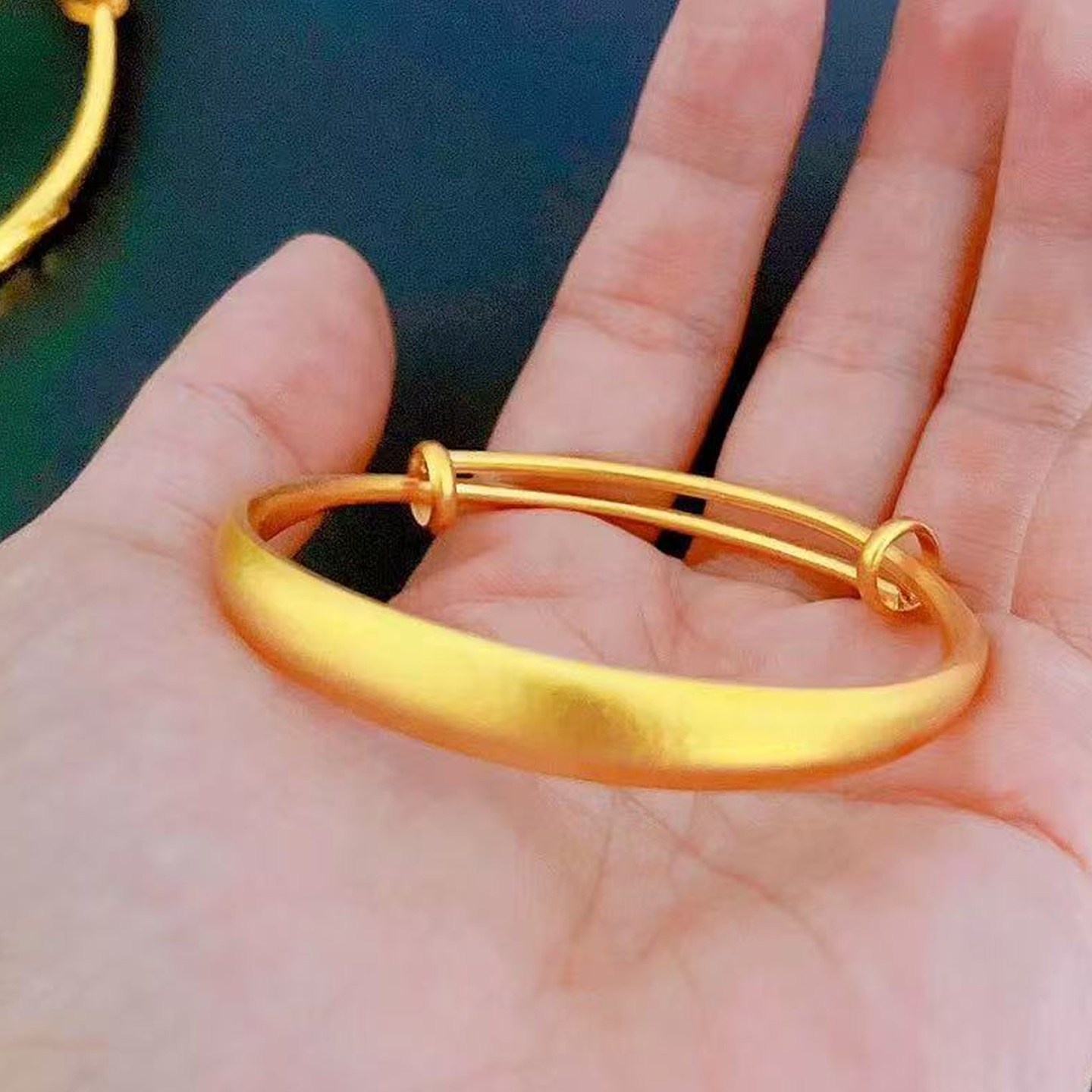 仿真黄金宽版泥鳅背推拉手镯女