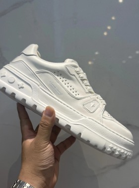 男鞋2025秋季新款潮鞋厚底休闲板鞋男士时尚铆钉透气潮流小白鞋子