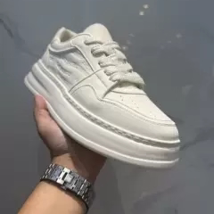 2025秋季时尚简约休闲鞋新款男鞋百搭厚底熊猫色小白鞋板鞋轻便鞋