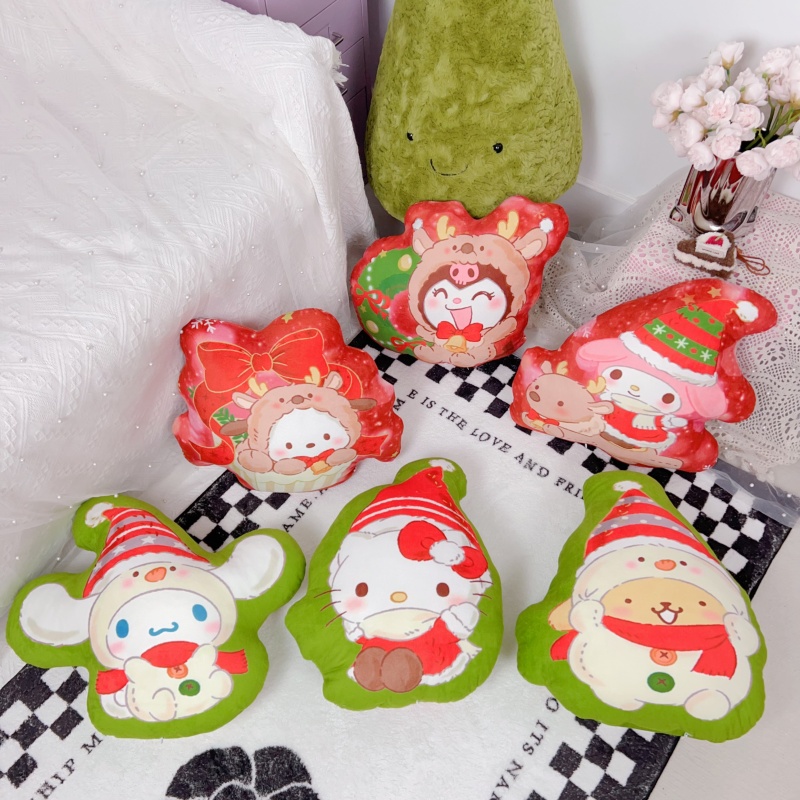 卡通圣诞老人毛绒抱枕靠垫红色可爱动物造型家居装饰沙发靠垫饰品