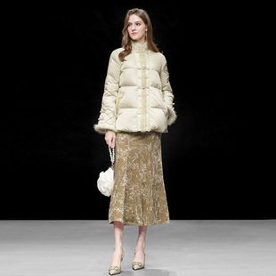 2025冬季立领盘扣貂毛新中式国风竹叶压花短款燕麦色羽绒服女