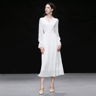 V领灯笼袖 法式 收腰大摆长裙复古气质波点连衣裙女 新款 2026年春季