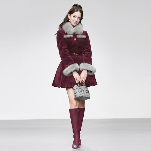2025冬季新款都市高级小香风合身收腰短款狐狸毛羽绒服千金玛德琳