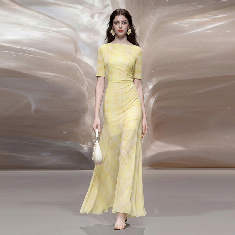 2026夏季新款气质富家千金风印花晕染一字领修身荷叶边长裙连衣裙