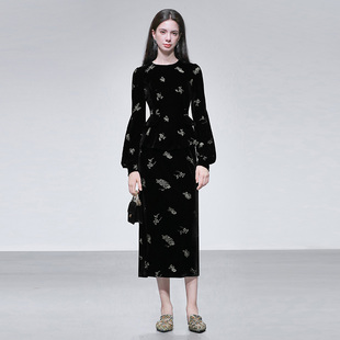 2025冬季新款时尚气质国风刺绣灯笼袖收腰上衣+直筒丝绒半裙套装