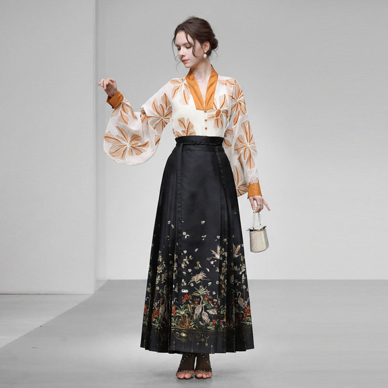 2026年春季新款新中式国风撞色绣花上衣+高腰长款A字马面裙套装