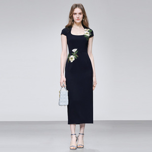 2026年夏季新款新中式方圆领刺绣贴袋装饰短袖收腰直筒开衩连衣裙