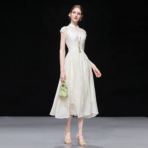 2026夏季新款新中式国风精美刺绣收腰大摆长款杏色连衣裙长裙