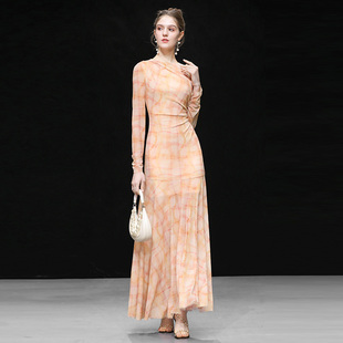 2026春季新款气质富家千金风印花晕染一字领荷叶边长裙连衣裙