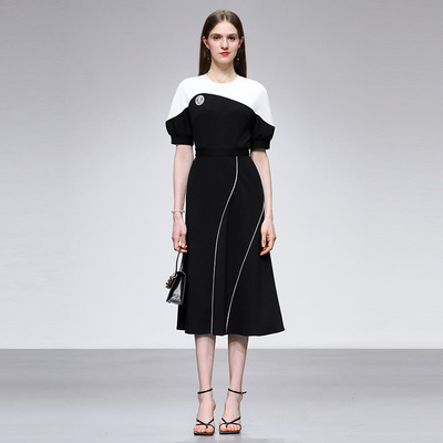 2025夏季新款时尚气质圆领连肩灯笼袖收腰修身撞色设计连衣裙