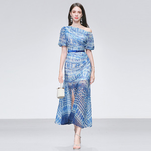 2026夏季新款气质千金一字肩灯笼袖收腰显瘦印花连衣裙礼服裙女