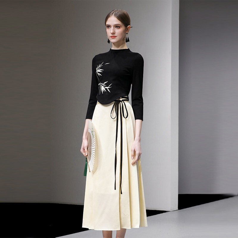 2026春季新款国风新中式小立领竹叶绣花上衣高腰系带马面裙套装潮