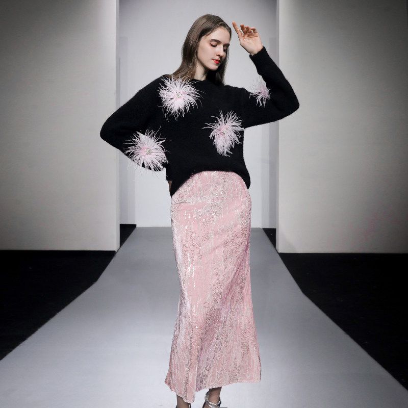 2025秋冬季新款毛衣黑色宽松针织鸵鸟毛装饰上衣亮片半身裙套装