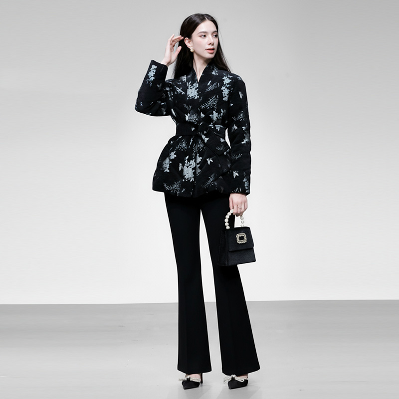 2025年冬季新款时尚气质立领长袖短款撞色丝绒提花羽绒服外套