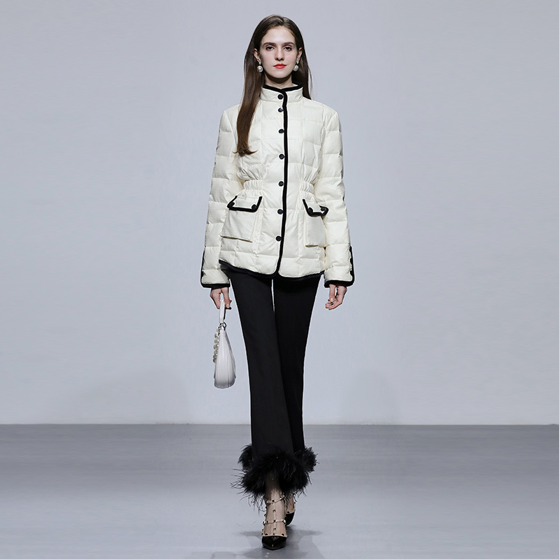 2025年冬季新款时尚简约立领单排扣设计包边收腰长袖羽绒服
