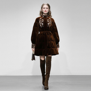 2025冬季新款时尚气质立领灯笼袖收腰荷叶边刺绣丝绒羽绒服外套女