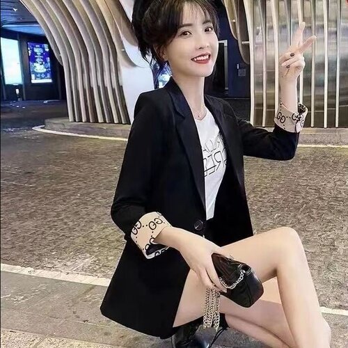 七分袖薄款小西装外套女