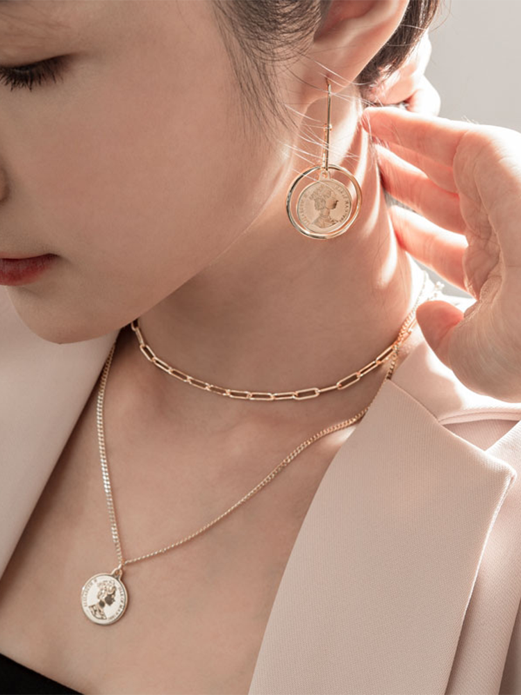 트렌디 한 에이서 심플 실버 목걸이 심플 럭셔리 브릴리언트 바로크 코인 레트로 라운드 더블 레이어 선물 F