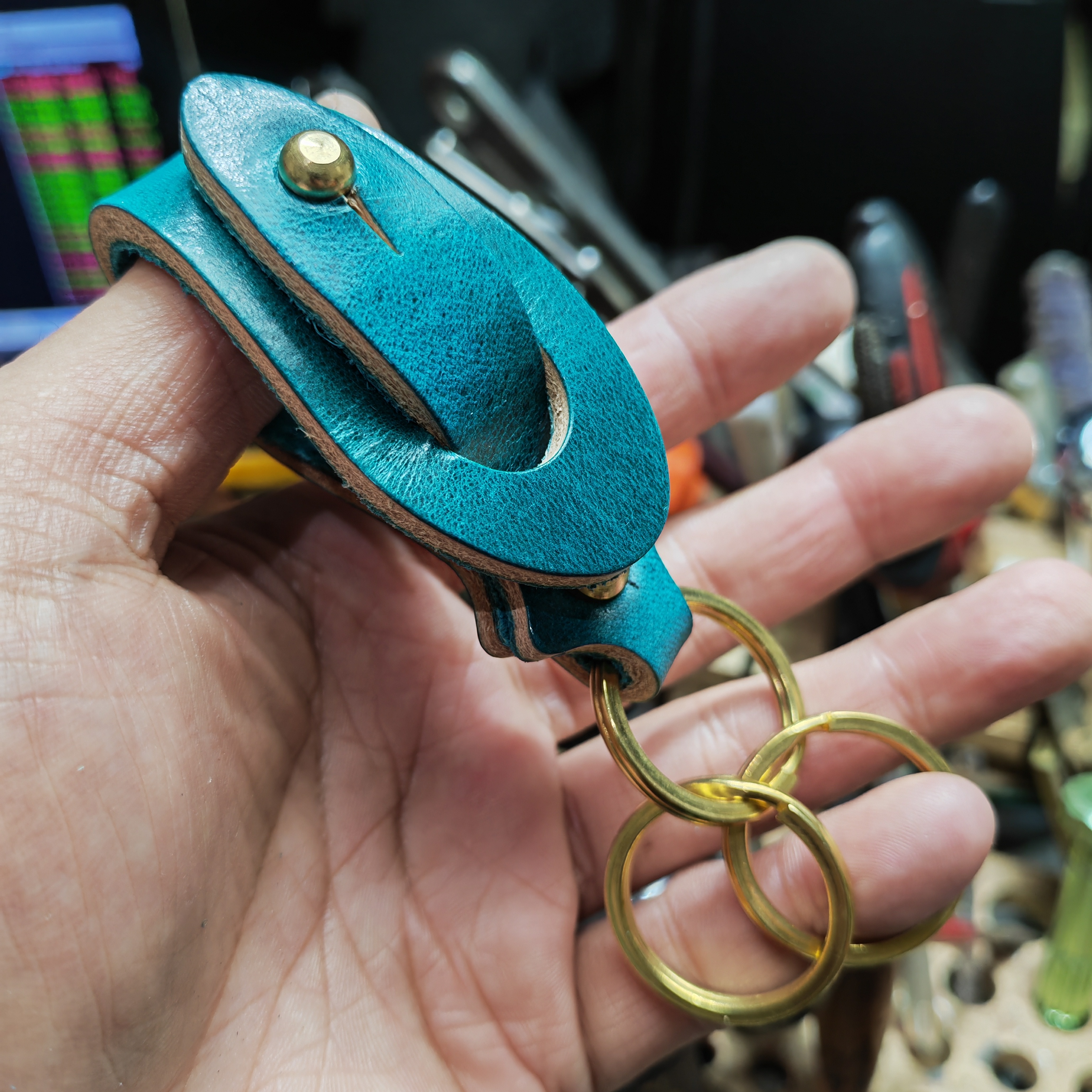 头层植鞣牛皮钥匙链钥匙扣黄铜五金孔雀蓝钥匙扣头层牛皮